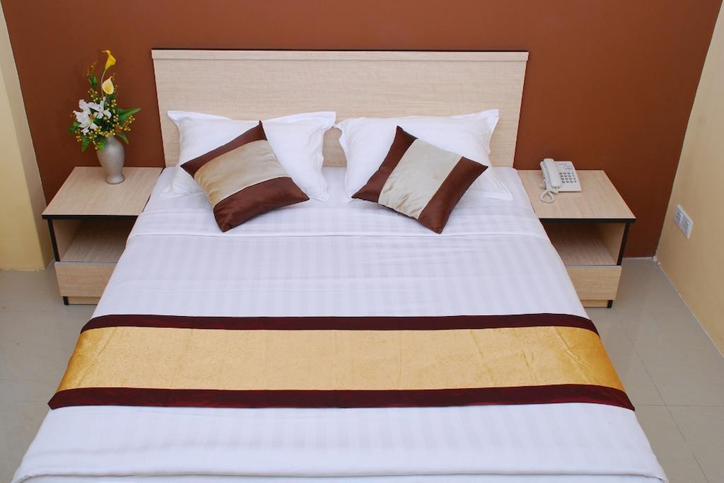 Hotel 72 Yangon Zimmer foto